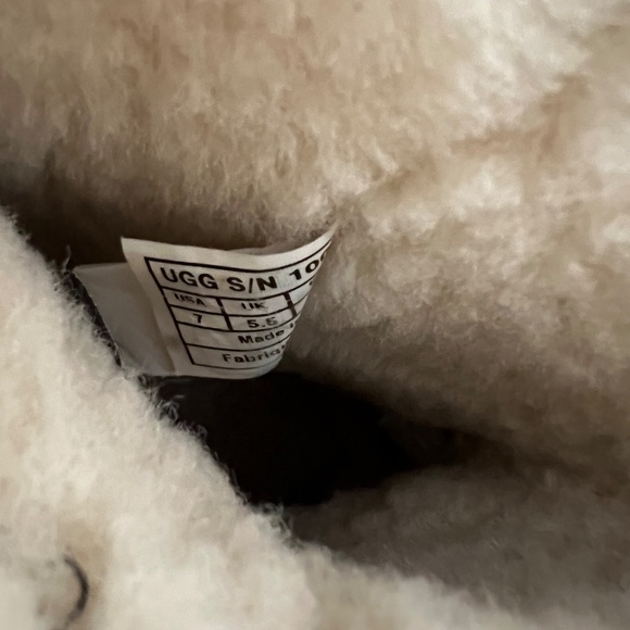 UGG Biker/Bomber Style Classic Length Sheepskin Boot- Sz 7 - Picture 7 of 8